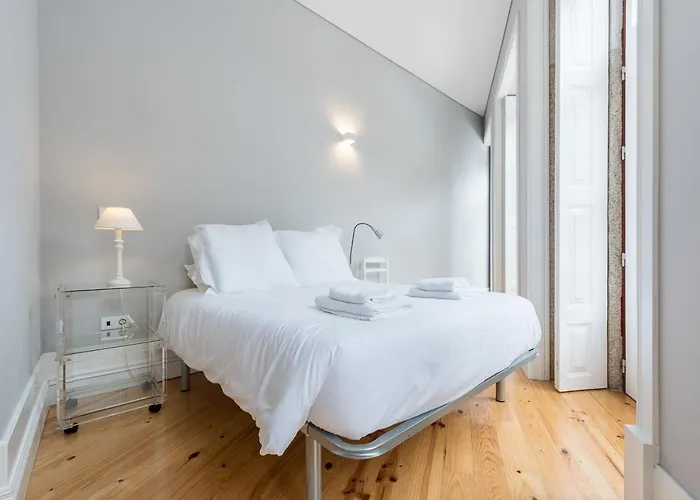 Lovelystay - Windows With Ac By Station * Porto