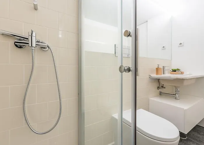 Appartement Lovelystay - Windows With Ac By Station *