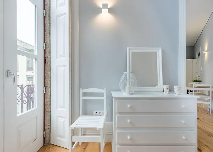 Lovelystay - Windows With Ac By Station Apartman Porto