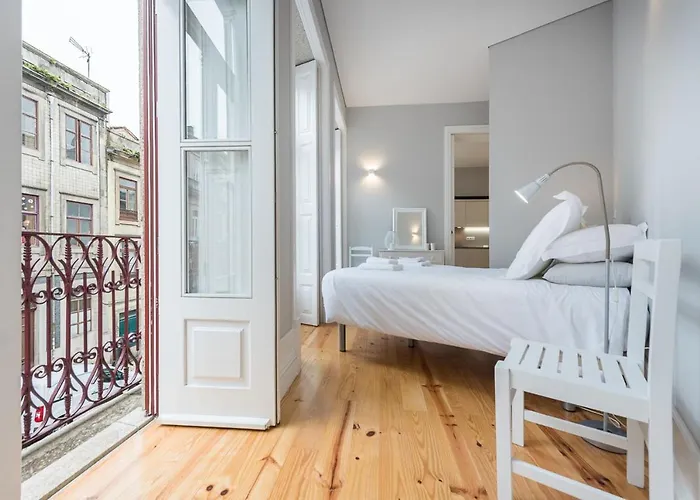 Lovelystay - Windows With Ac By Station