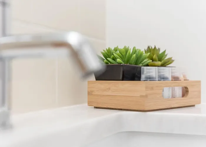 Lovelystay - Windows With Ac By Station *