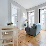 Lovelystay - Windows With Ac By Station * Porto