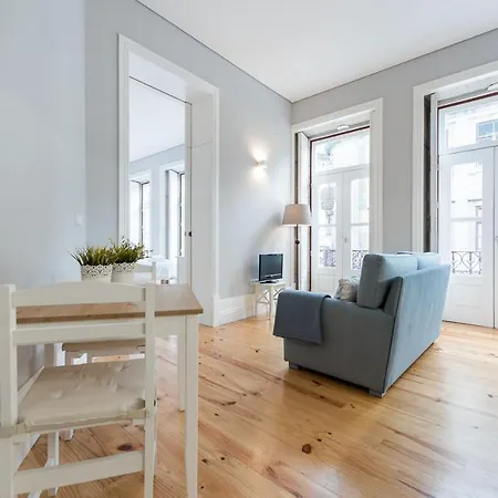 Lovelystay - Windows With Ac By Station * Porto