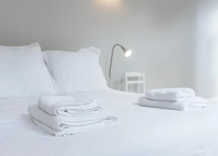 Lovelystay - Windows With Ac By Station Appartement *