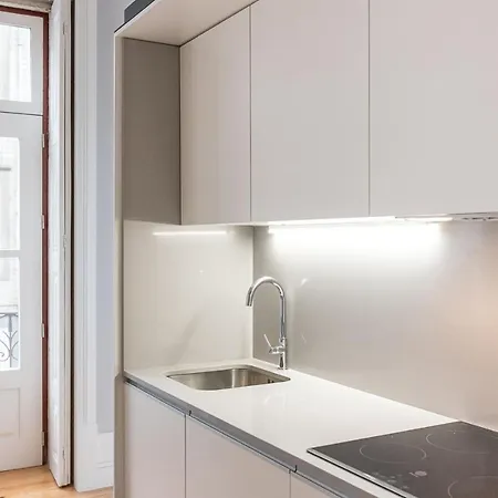 Apartment Lovelystay - Windows With Ac By Station Porto